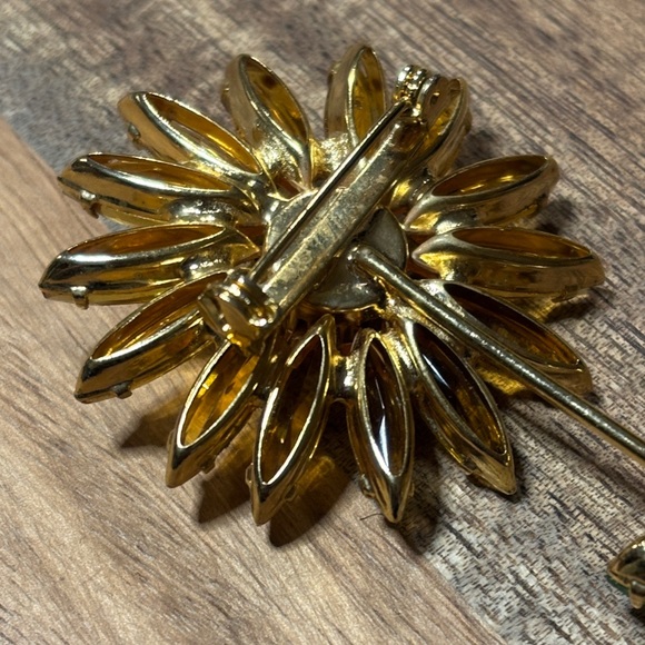 Flower Brooch with Orange and Amber glass stones - Picture 6 of 7